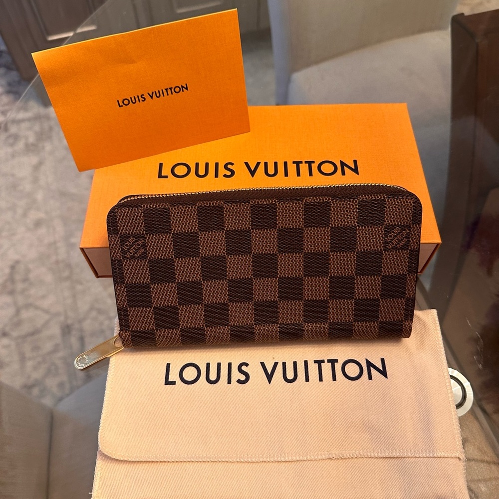 New Louis Vuitton Zippy Wallet in Damier Ebene